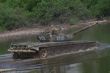 Trebiovsk tankisti prekonali vodn prekku na Leti 7